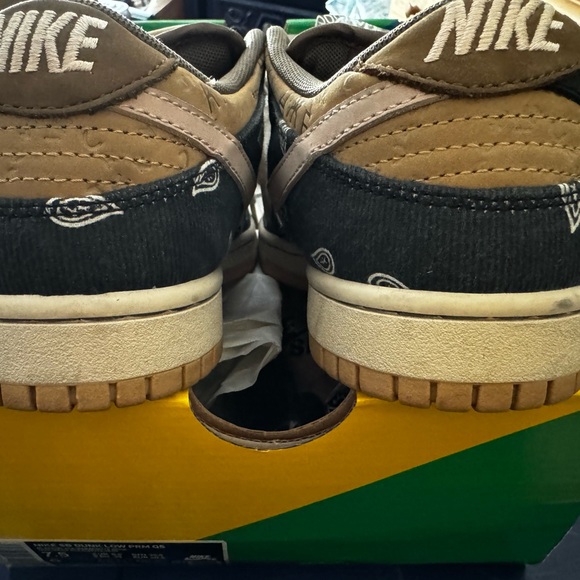 Nike SB Dunk Low Paisley Plaid Sneakers Travis Scott - Picture 3 of 7